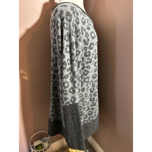LuLaRoe Tammy Rib Cuff Top Womens 3XL Gray Leopard Sweater Lightweight - Picture 4 of 9